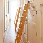 デ ベッドステー ブティック カプセルズ